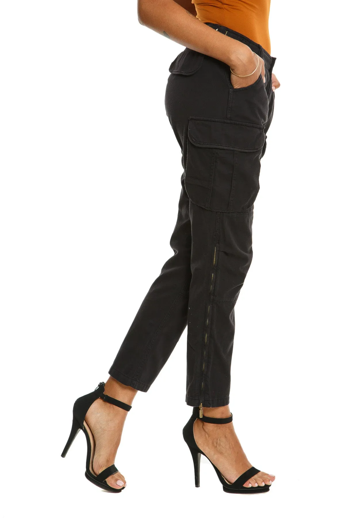 Easy Cargo pants in Caviar